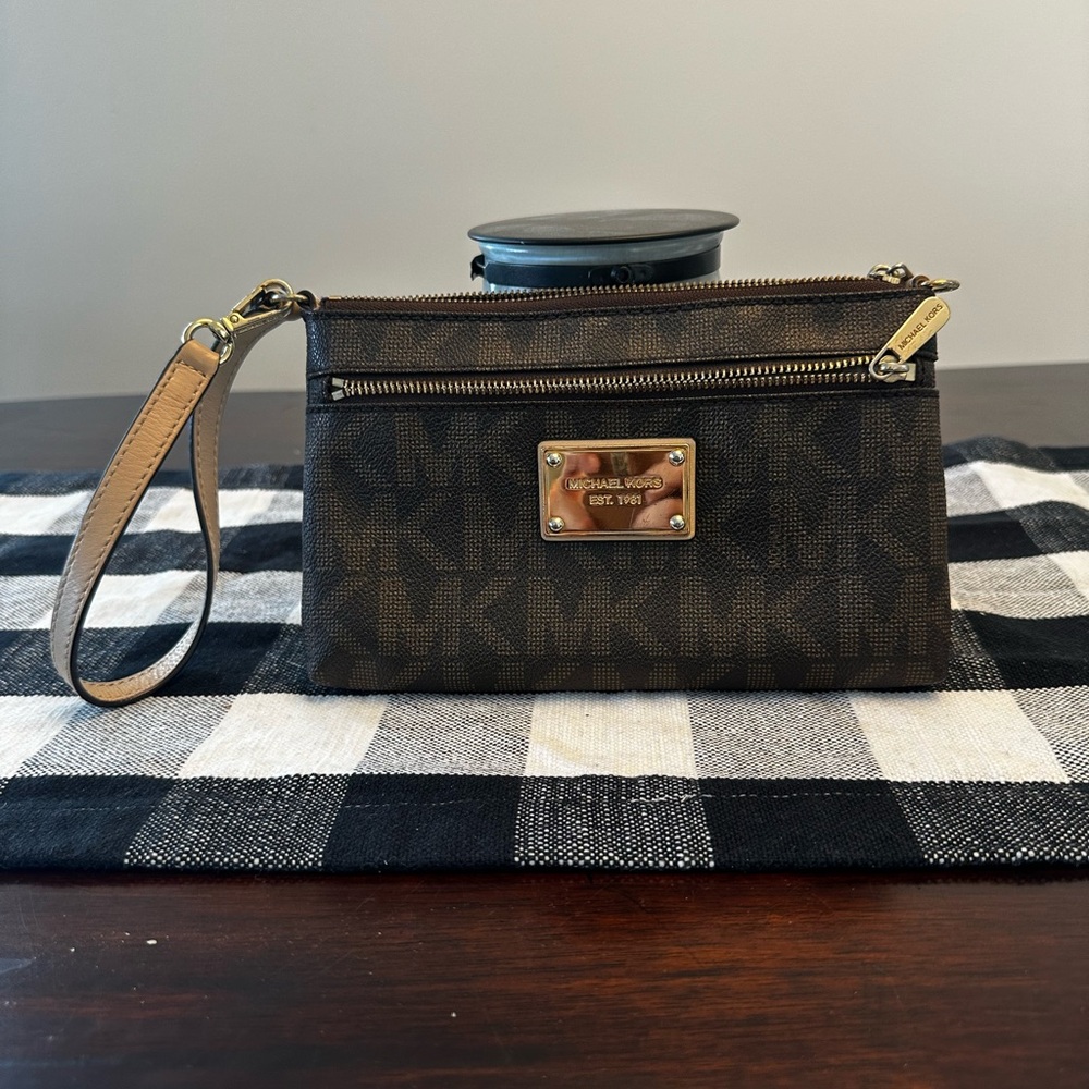Michael Kors wristlet